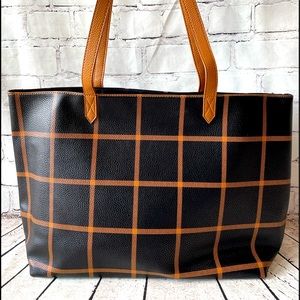 Stylish faux leather Modern Tote from Thirty-One